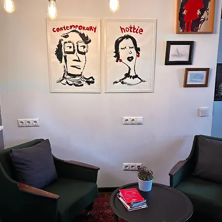 Coffeeshop Living Experience In Oldtown! *