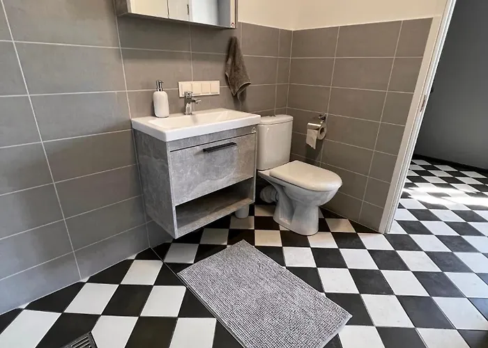 Coffeeshop Living Experience In Oldtown!