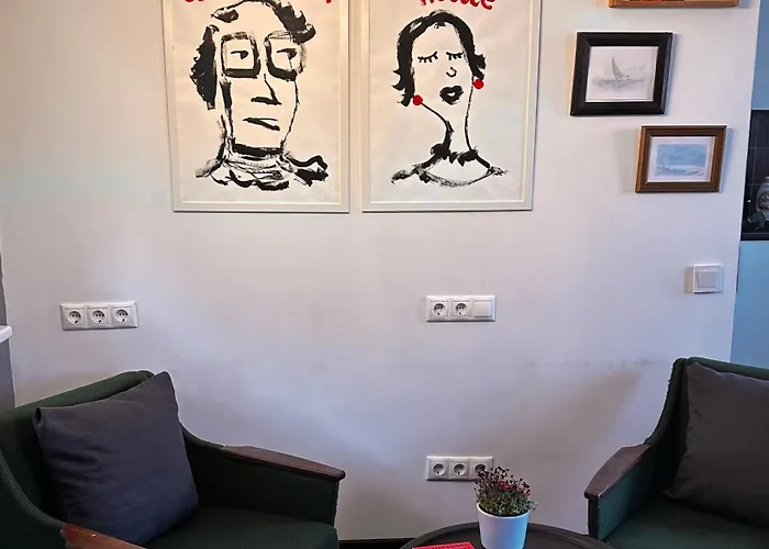 Coffeeshop Living Experience In Oldtown! *